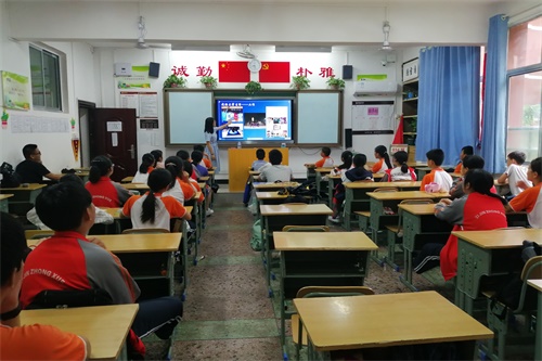 图为支教团授课图片.jpg