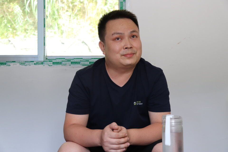 处理图一龙支书特写.jpg