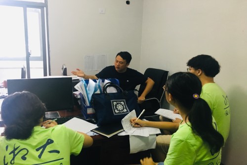 图一 调研团采访张帆部长.jpg