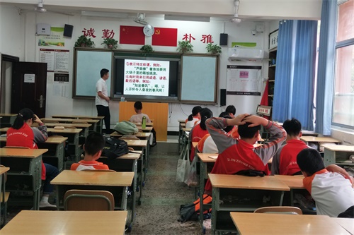 图为王安慧授课 (1).jpg