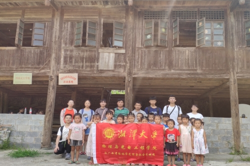 图一队员与小伙伴的合照.jpg
